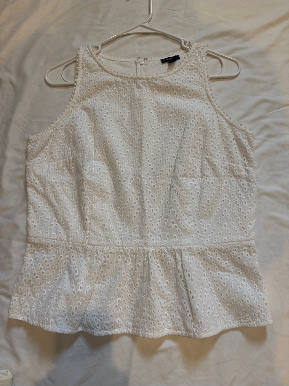 Ann Taylor White Eyelet Peplum Top Size 10 Sleeveless Cotton Blouse - Picture 6 of 8